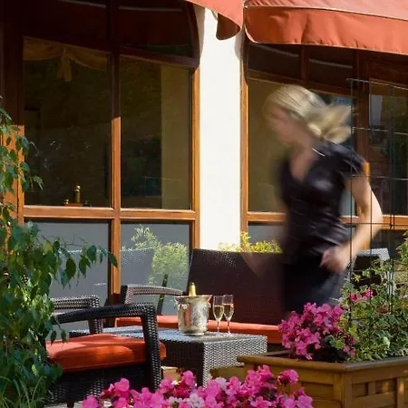 ホテル Nicey - Spa, Lounge, Coworking ロミイ・シュル・セーヌ